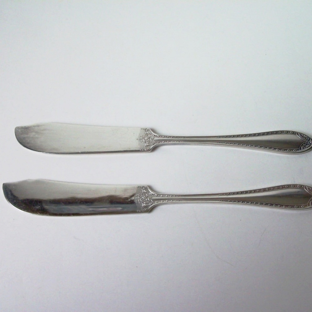 Vintage silver plated butter knifes (#EV86)